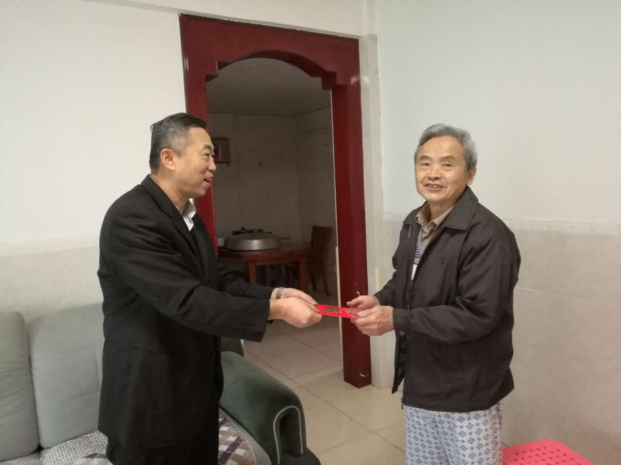 У�쵼�߷�ο���롢����У�쵼�����ѵ�Ա�ɲ�����ְ��